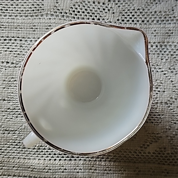 Anchor Hocking Milk Glass Creamer - Picture 4 of 6